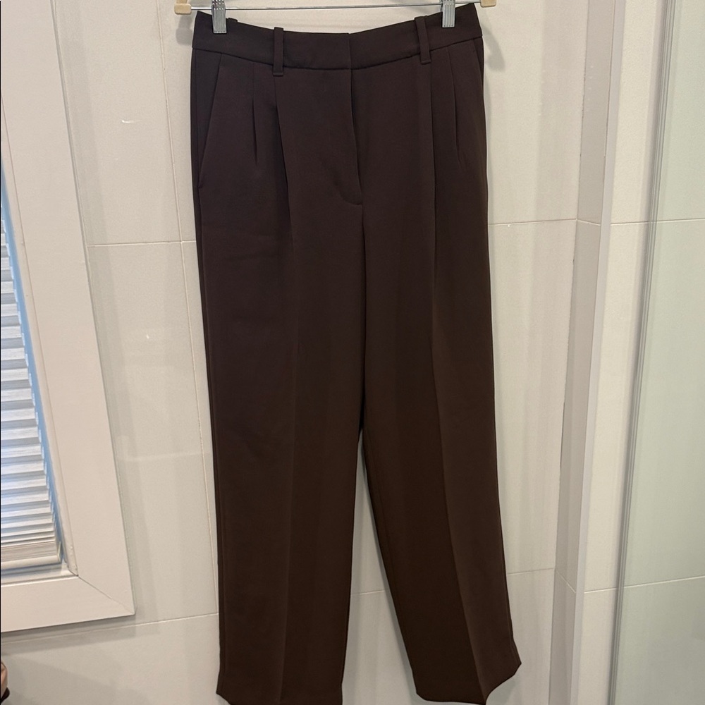 Women’s Aritzia The Effortless Pant in Chocolate Brown - NEVER WORN